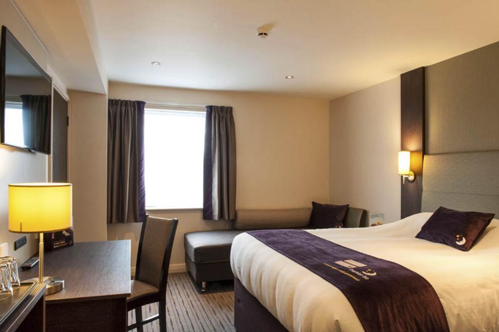 Premier Inn Manchester - Prestwich Exterior photo